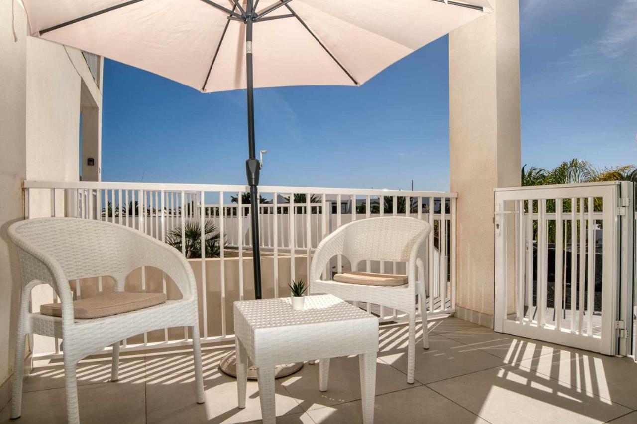 Luminosa Vivienda Vacacional Con Vista A La Piscina Costa Teguise Bagian luar foto